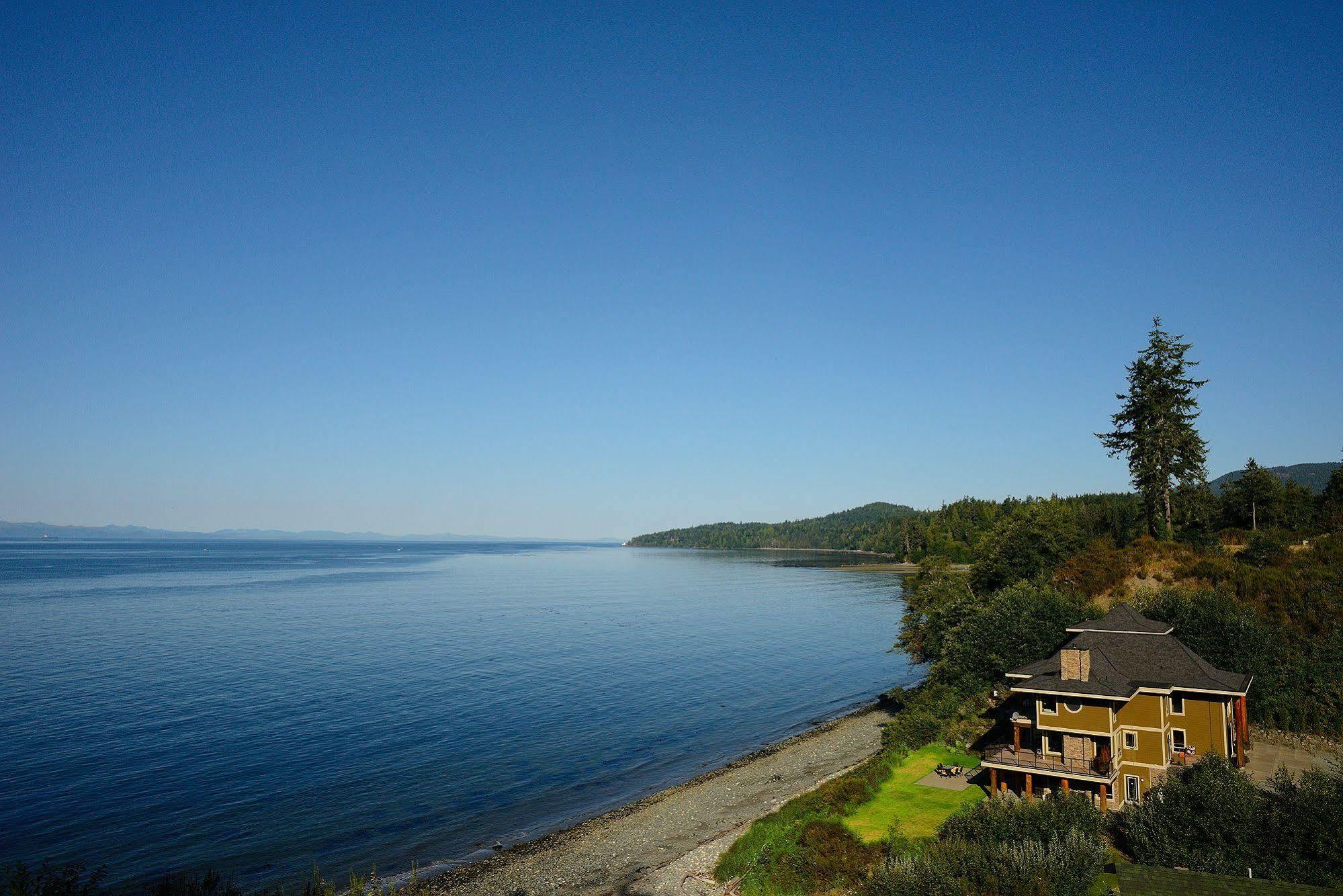 Points West Oceanfront Resort Sooke Exterior foto