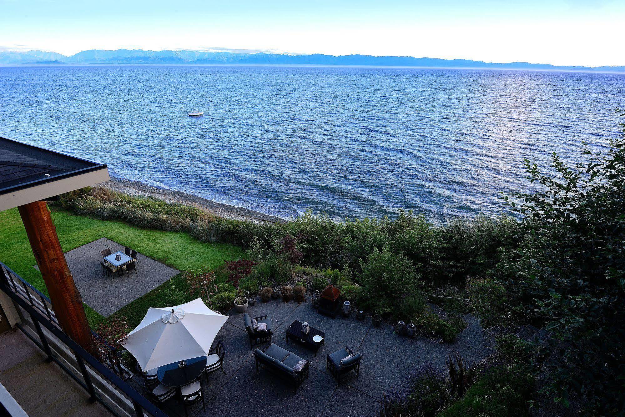 Points West Oceanfront Resort Sooke Exterior foto